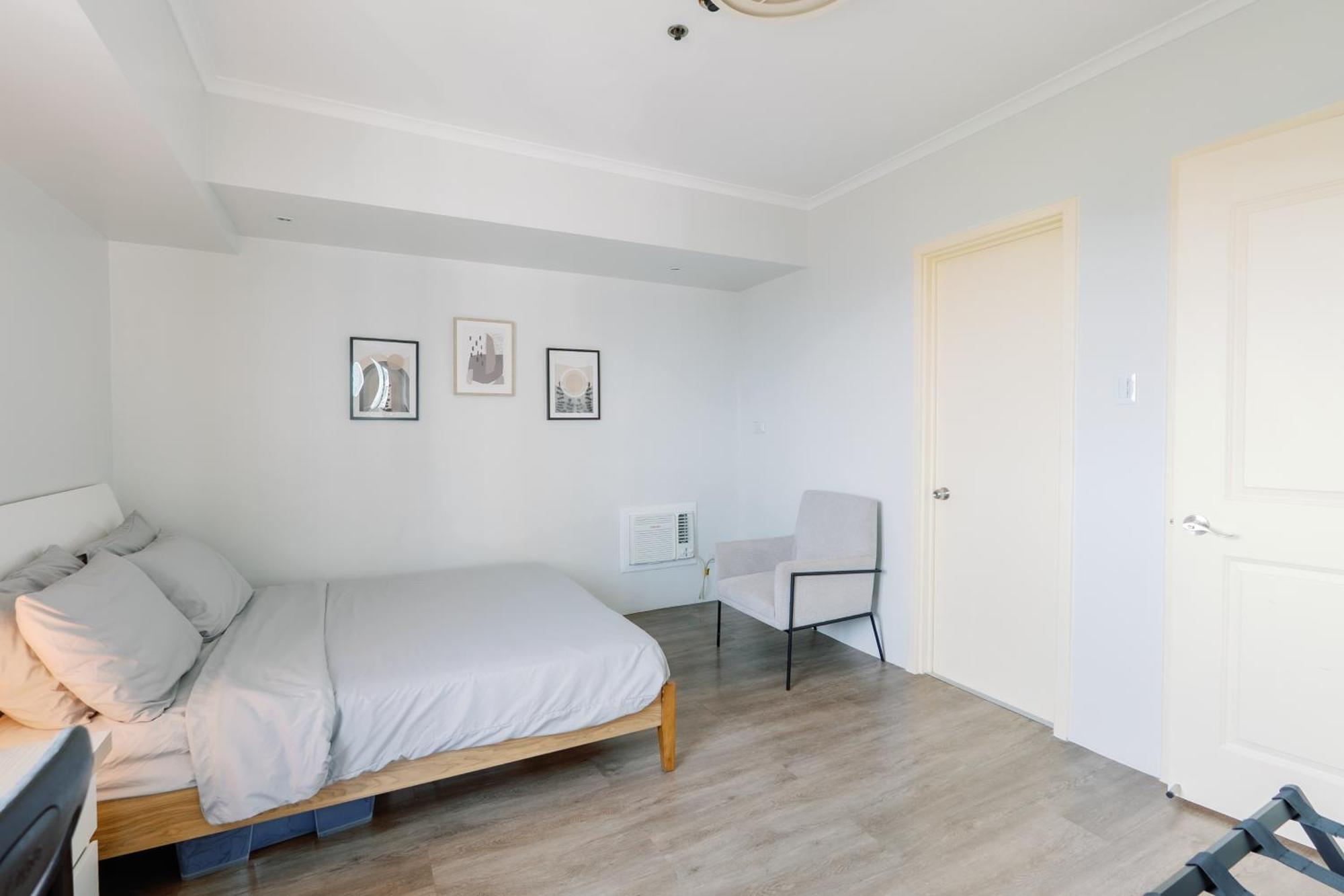 Cozy 2-Bedroom At South Of Market Soma Bgc Near Sm Aura, Market! Market! & Bonifacio High Street Taguig Exterior photo